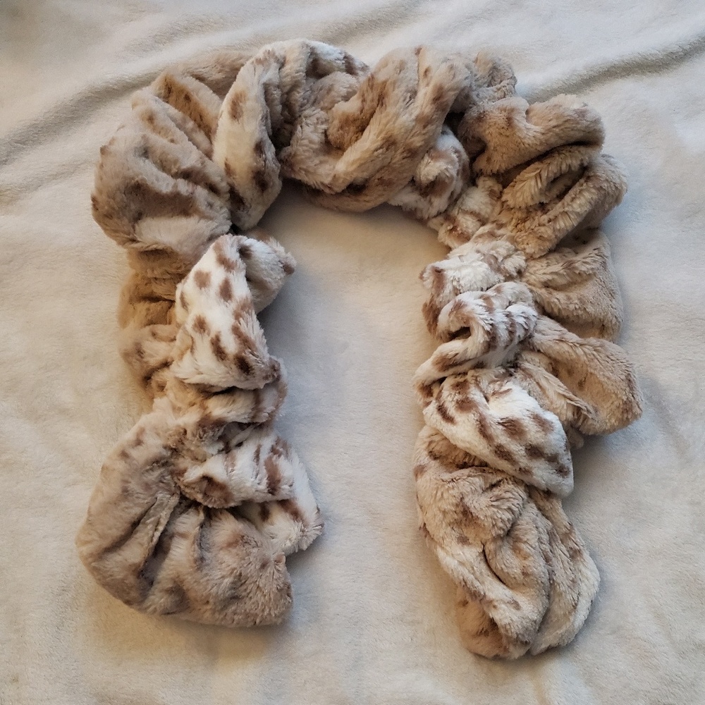 Tourance  Leopard Print Ruffle Scarf - Picture 2 of 4